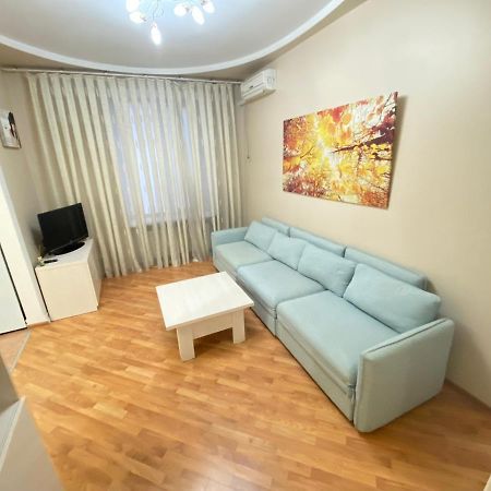 Stefan Cel Mare Apartment With 2 Rooms In The Heart Of Chisináu Exterior foto