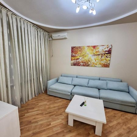 Stefan Cel Mare Apartment With 2 Rooms In The Heart Of Chisináu Exterior foto