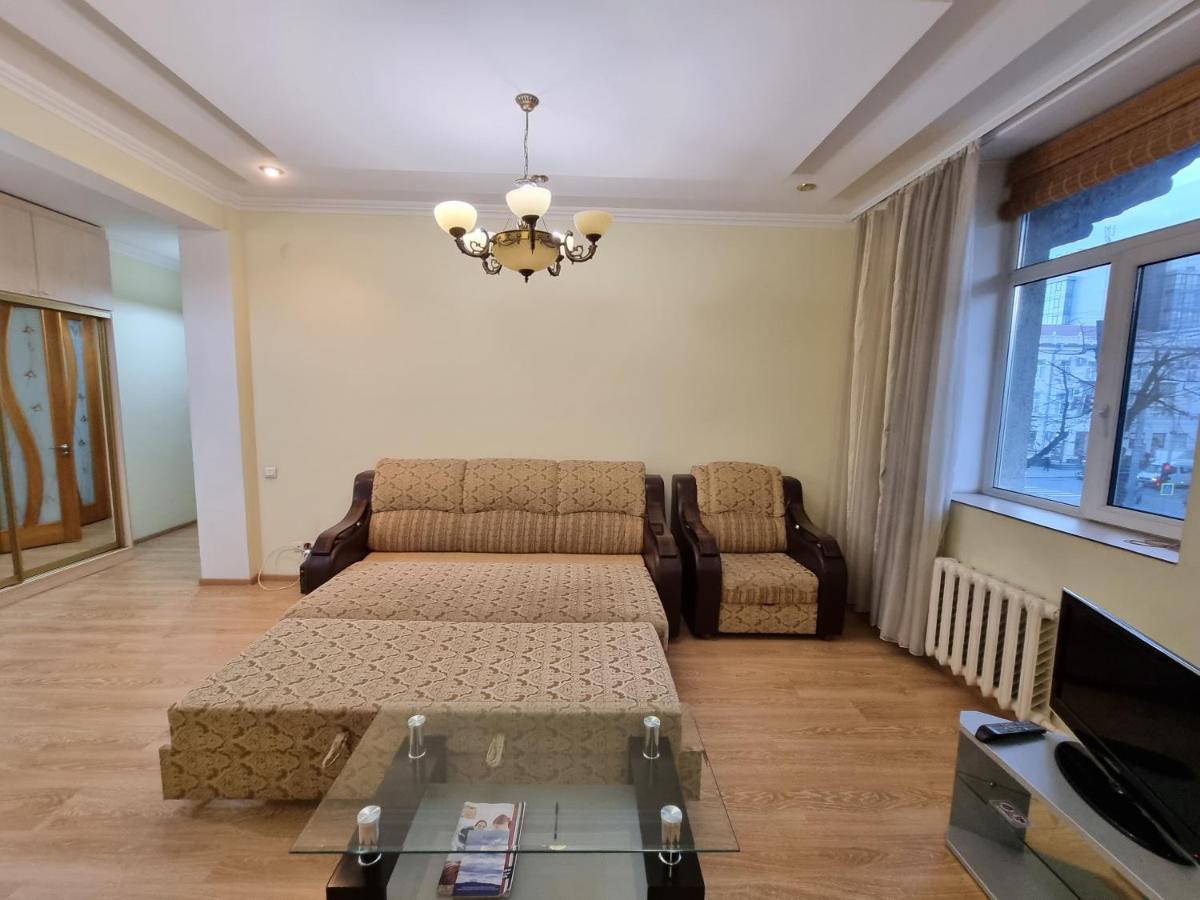 Stefan Cel Mare Apartment With 2 Rooms In The Heart Of Chisináu Exterior foto