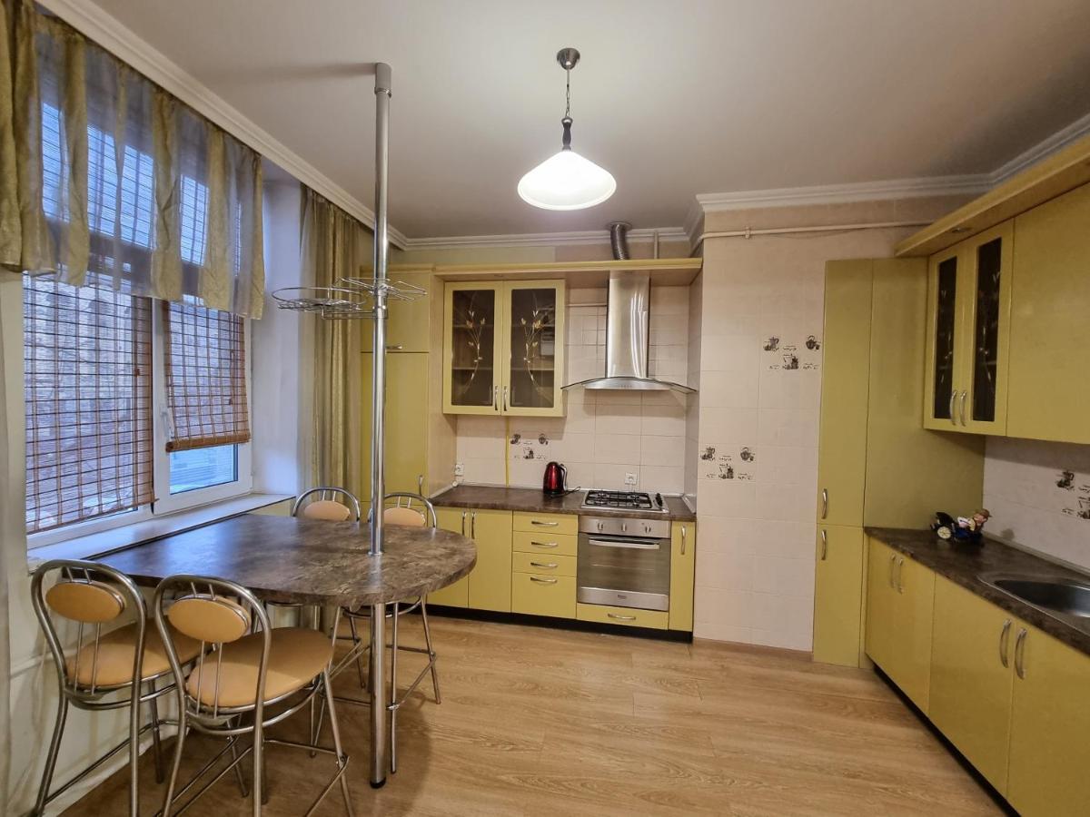 Stefan Cel Mare Apartment With 2 Rooms In The Heart Of Chisináu Exterior foto