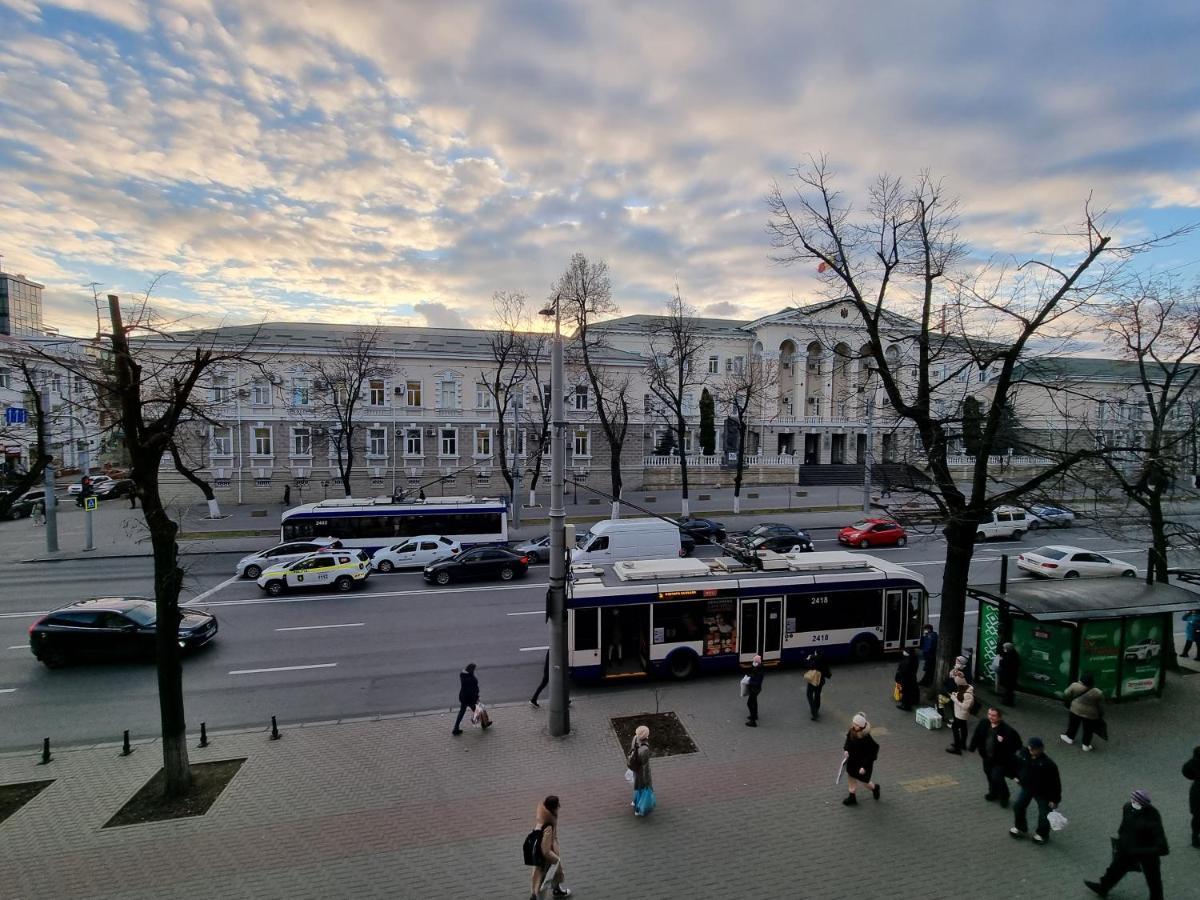 Stefan Cel Mare Apartment With 2 Rooms In The Heart Of Chisináu Exterior foto