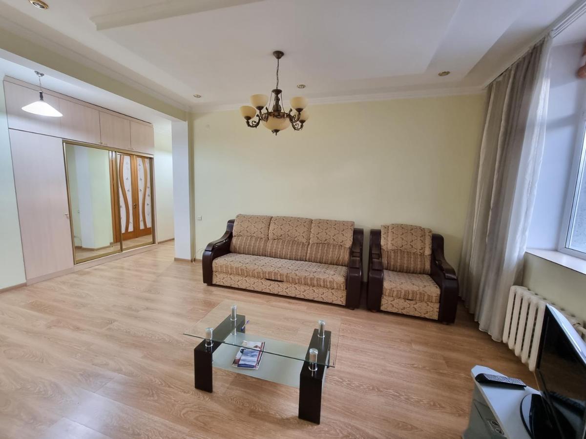 Stefan Cel Mare Apartment With 2 Rooms In The Heart Of Chisináu Exterior foto