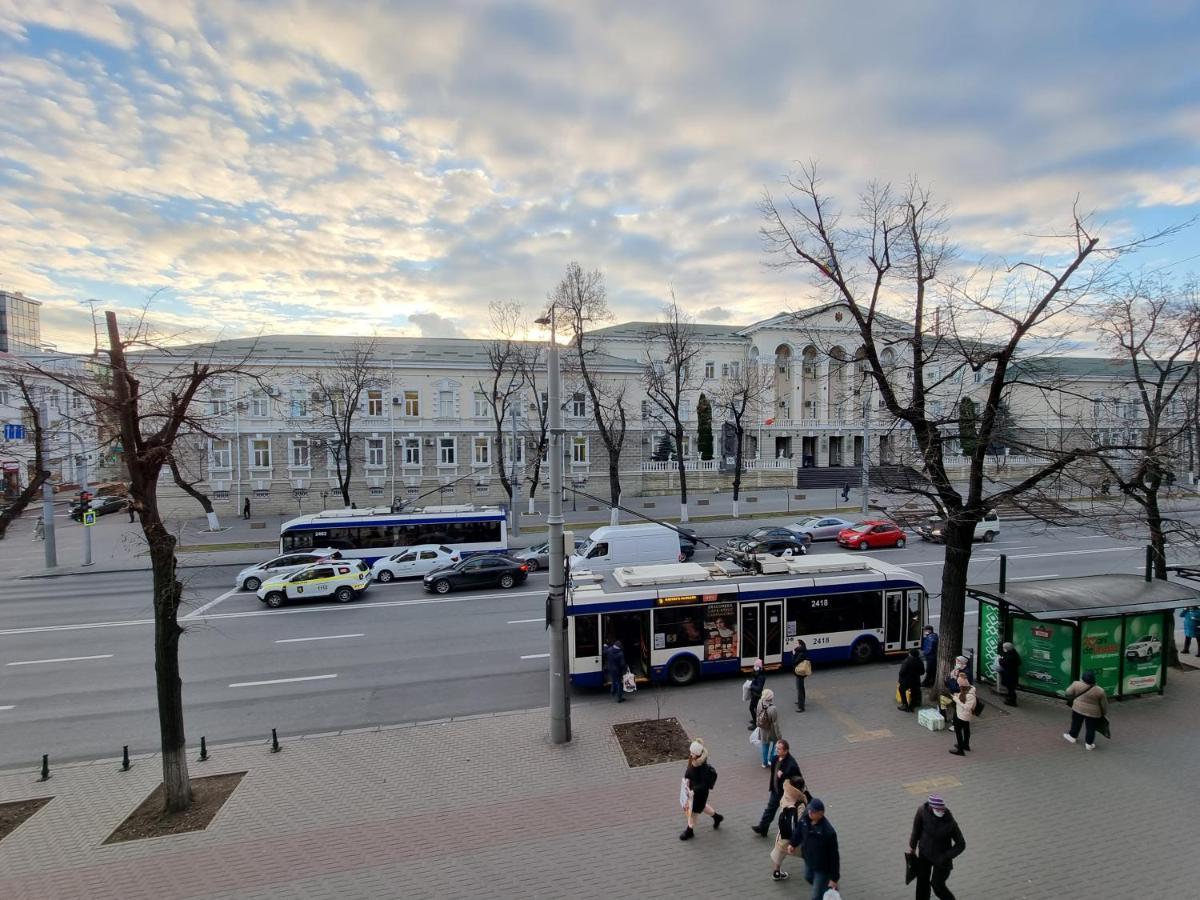 Stefan Cel Mare Apartment With 2 Rooms In The Heart Of Chisináu Exterior foto