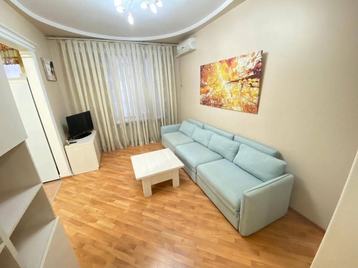 Stefan Cel Mare Apartment With 2 Rooms In The Heart Of Chisináu Exterior foto