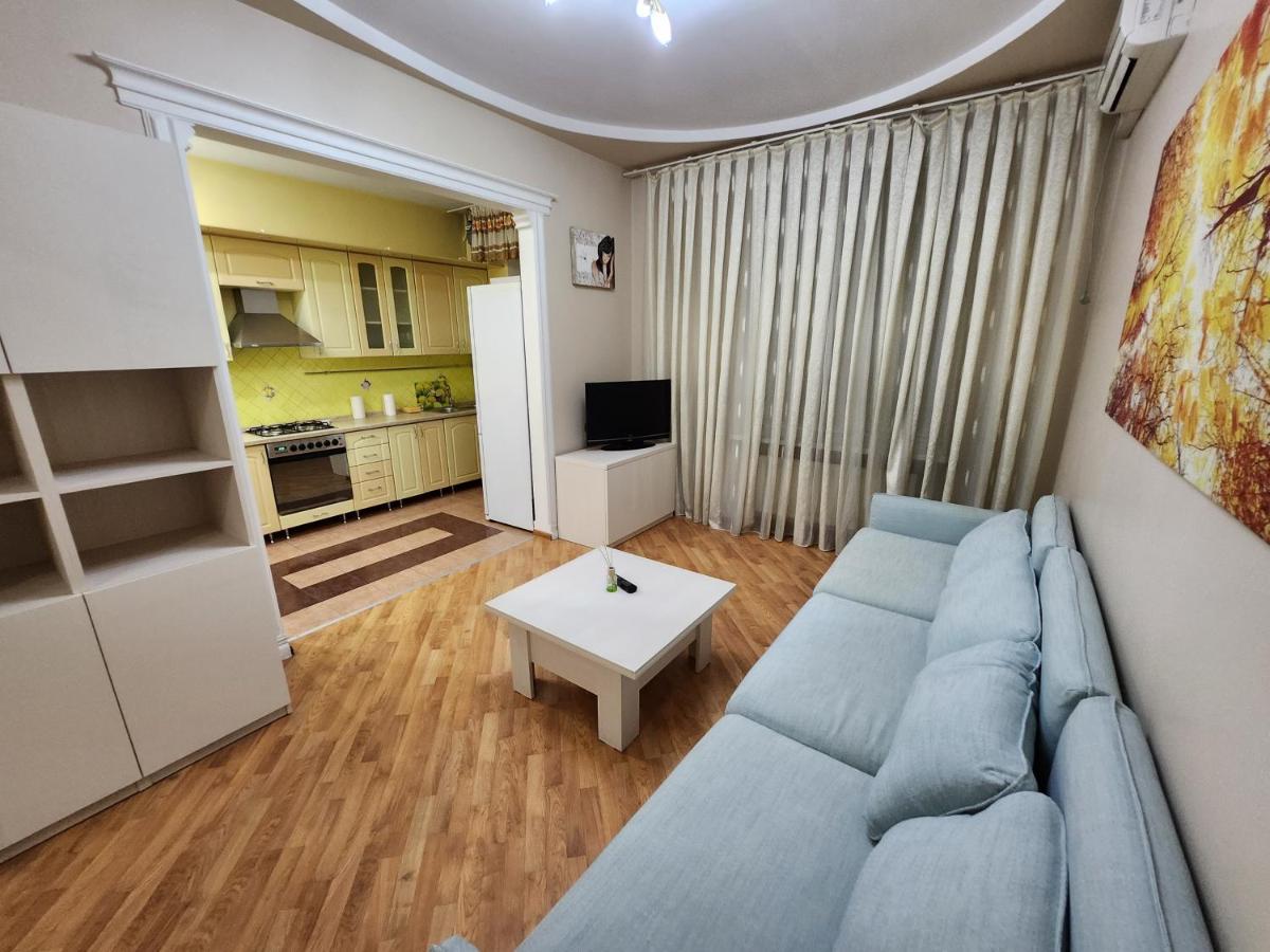 Stefan Cel Mare Apartment With 2 Rooms In The Heart Of Chisináu Exterior foto