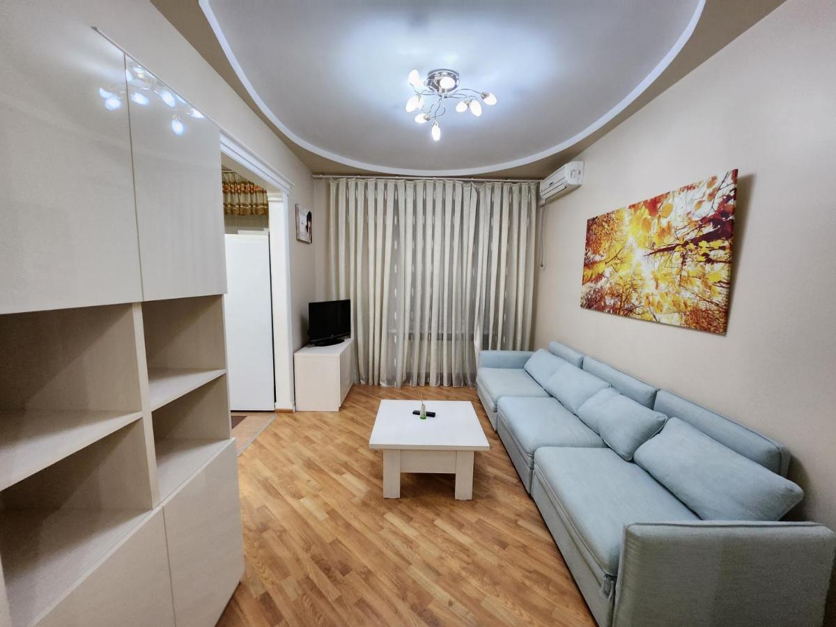 Stefan Cel Mare Apartment With 2 Rooms In The Heart Of Chisináu Exterior foto