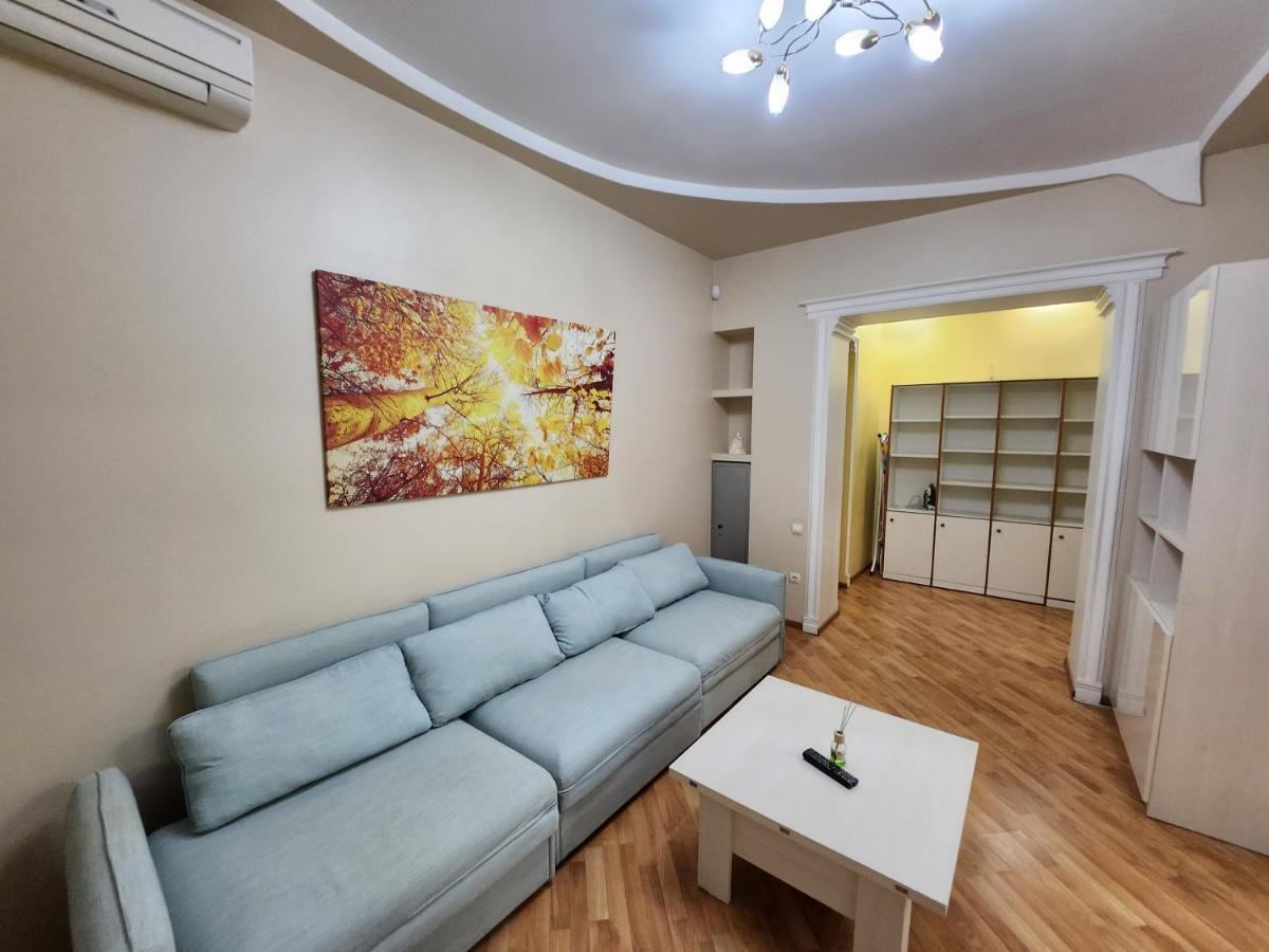 Stefan Cel Mare Apartment With 2 Rooms In The Heart Of Chisináu Exterior foto