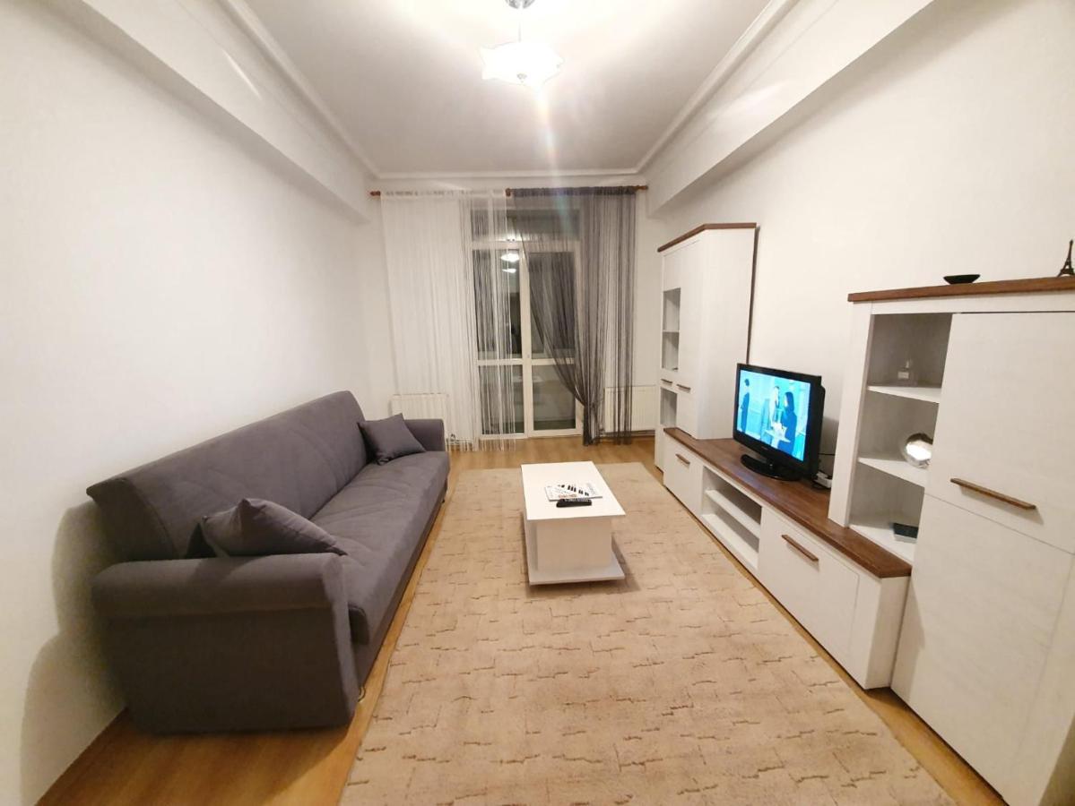 Stefan Cel Mare Apartment With 2 Rooms In The Heart Of Chisináu Exterior foto