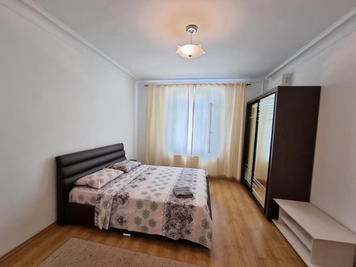 Stefan Cel Mare Apartment With 2 Rooms In The Heart Of Chisináu Exterior foto