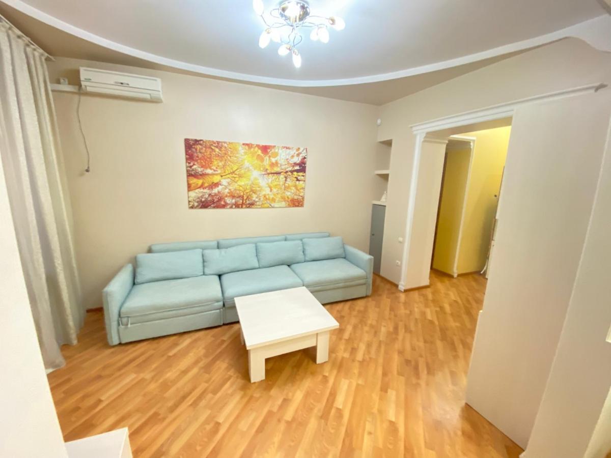 Stefan Cel Mare Apartment With 2 Rooms In The Heart Of Chisináu Exterior foto